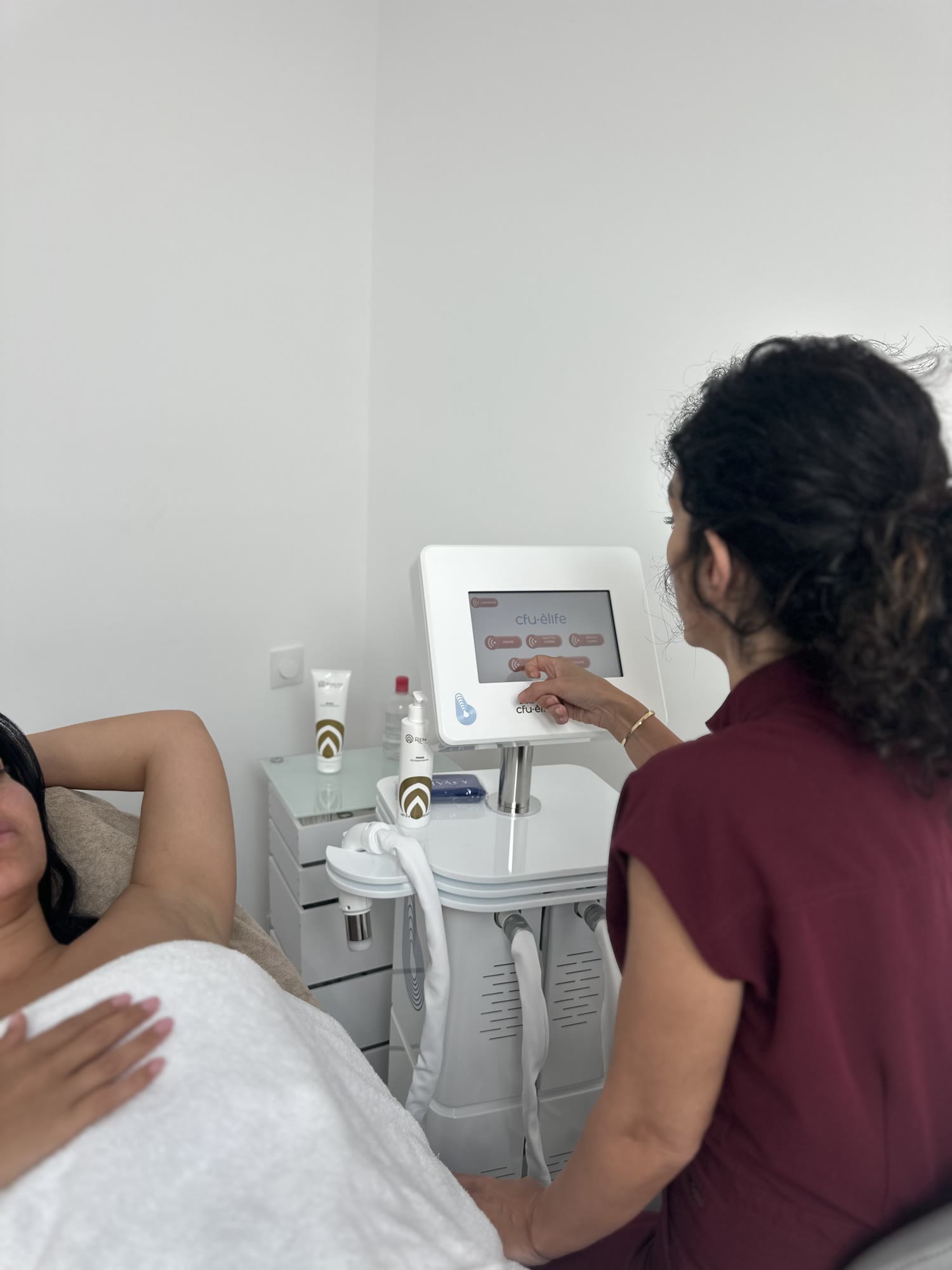 Réglage du CFU Elife® avant le traitement de l'hyperhidrose des aisselles