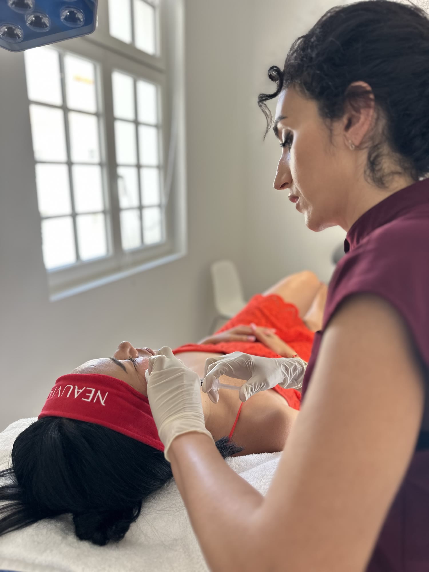 Séance de micro-injections sur le visage